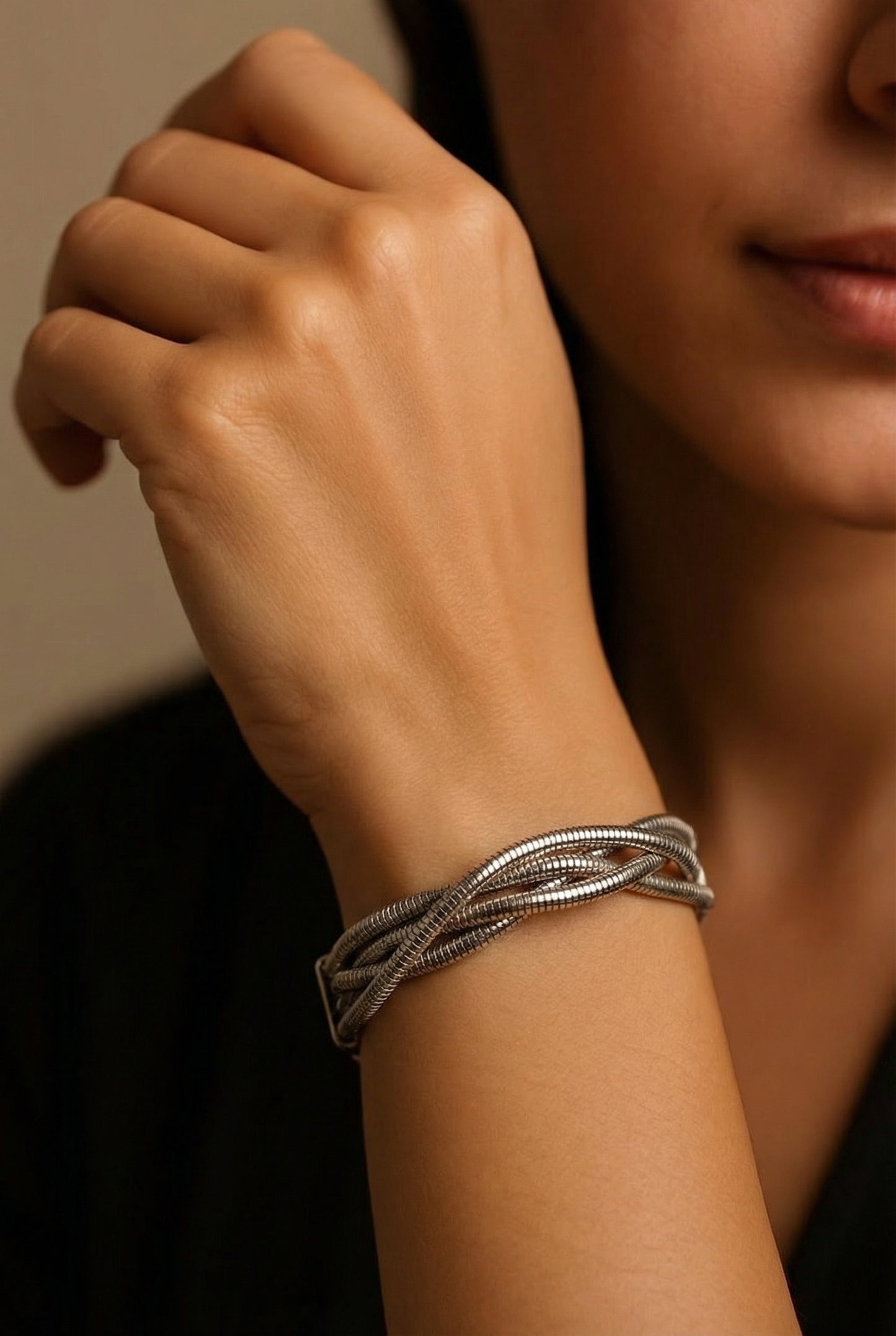 Retro Roaring Tide Silver Handcuff