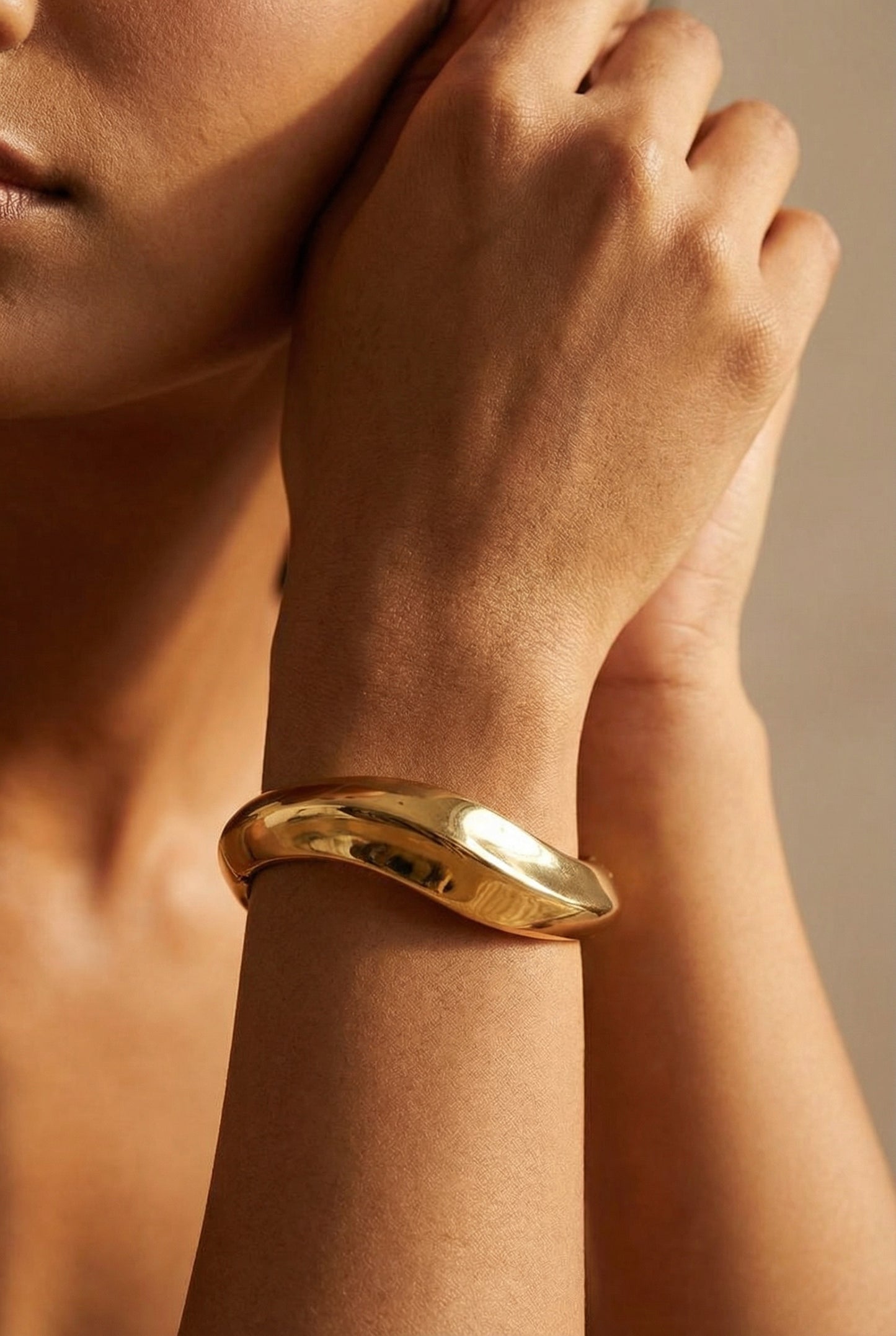 Bella Classic Golden Handcuff