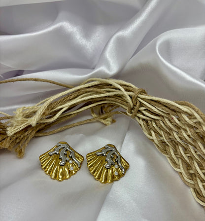 Duo Pearl Ballet Shell Earring