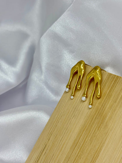 Golden Stiletto Pearl Drop Earring