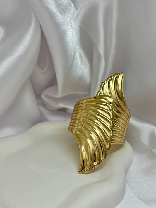 Bella Gold Shell Handcuff