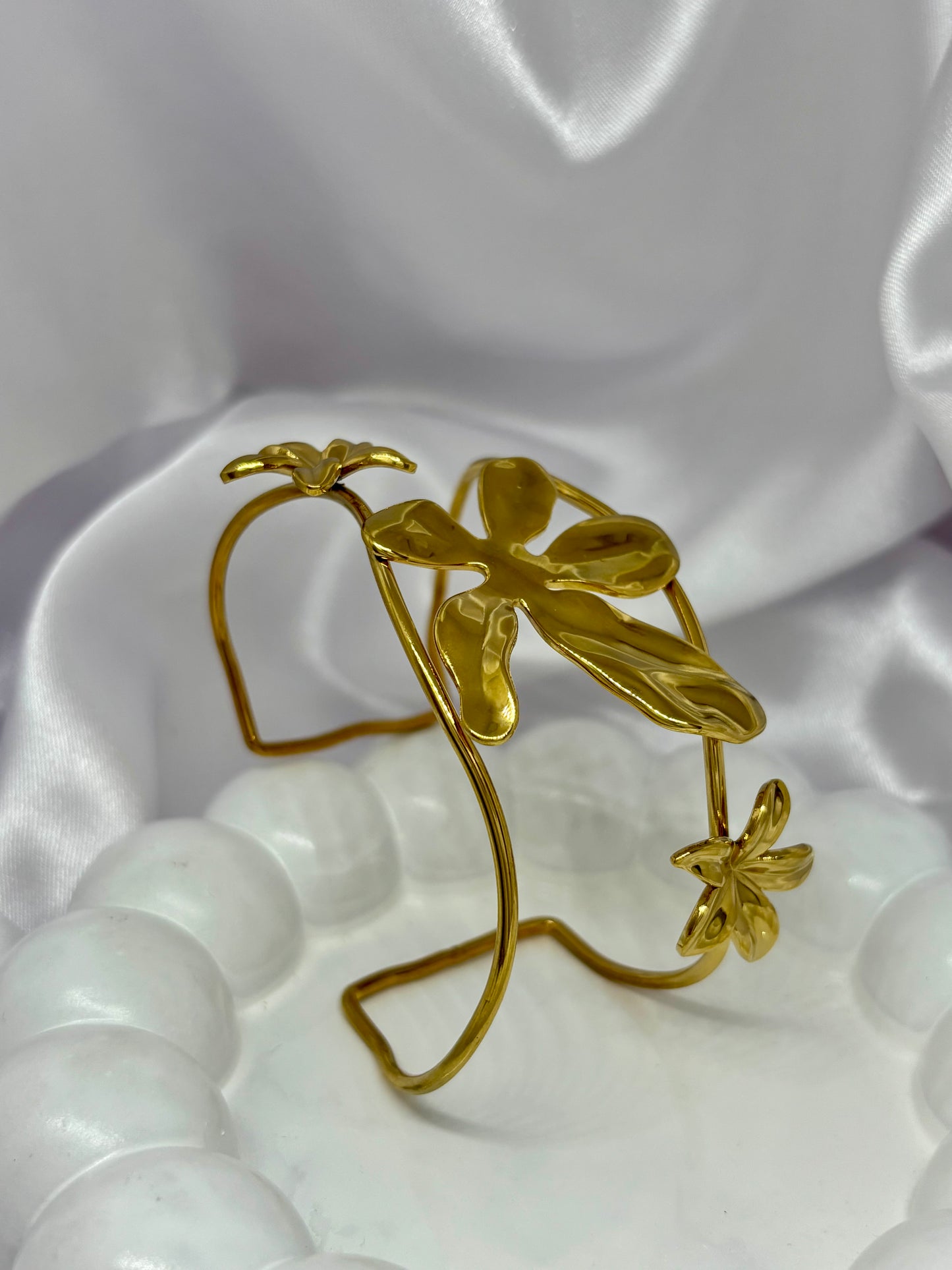 Bella Golden Flowers Handcuff