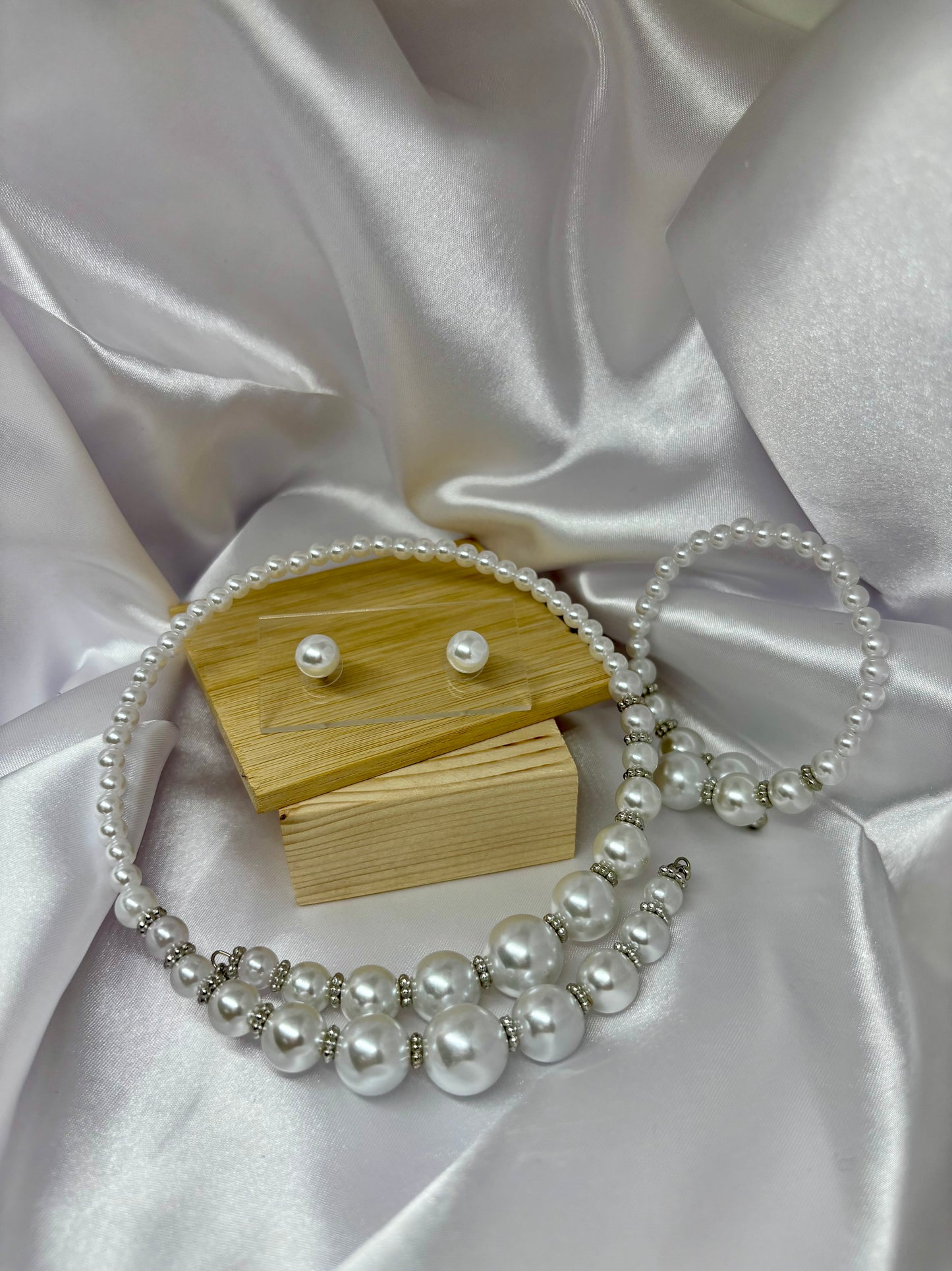 Queen Pearl Choker Set