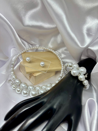 Queen Pearl Choker Set