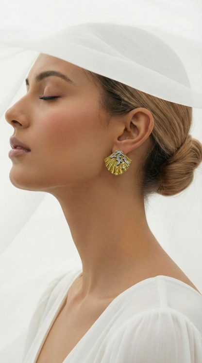 Duo Pearl Ballet Shell Earring