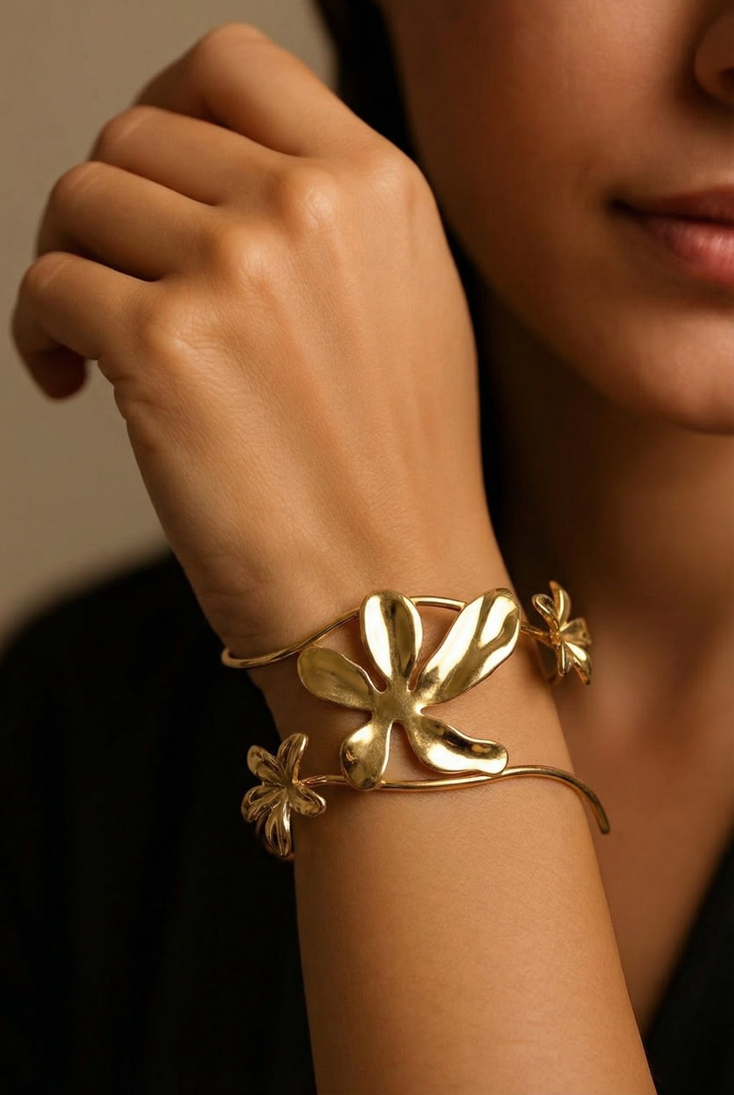 Bella Golden Flowers Handcuff